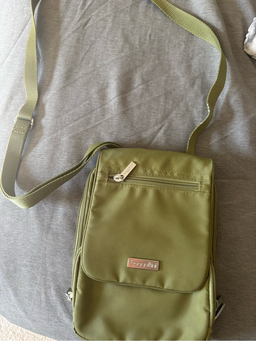 Baggallini Olive Green Crossbody Messenger Bag for Men
